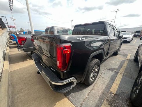 Used 2025 GMC Sierra 1500 SLT image 4