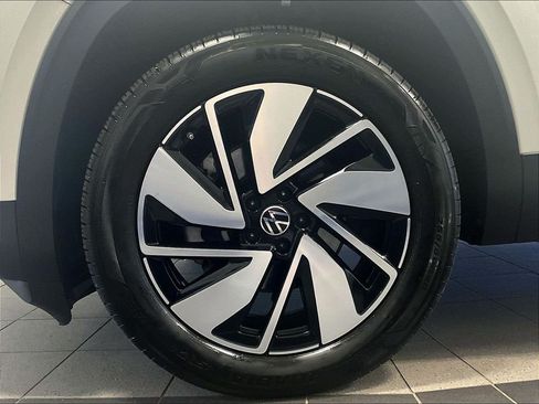Used 2025 Volkswagen Atlas SEL AWD/4WD image 7