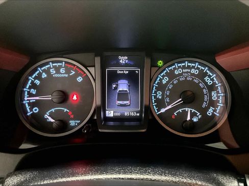 Used 2017 Toyota Tacoma TRD Off-Road image 15