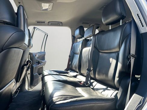 Used 2015 Lexus LX 570 4WD w/ Luxury Package image 28
