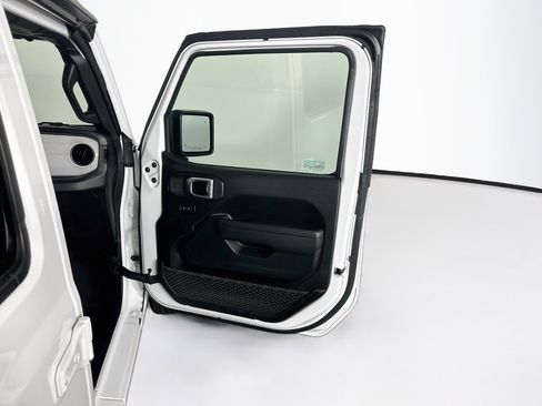 Used 2024 Jeep Wrangler Unlimited w/ Convenience Group AWD/4WD image 29