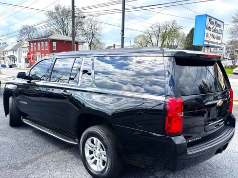 Used 2019 Chevrolet Suburban LT image 4