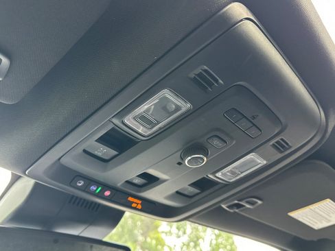 Used 2023 GMC Yukon SLT image 25