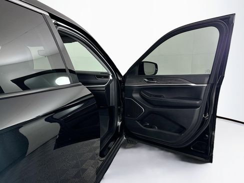 Used 2023 Jeep Grand Cherokee L Limited image 35