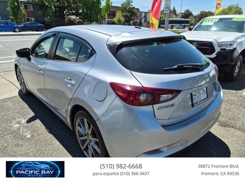 Used 2018 MAZDA MAZDA3 Touring FWD image 5