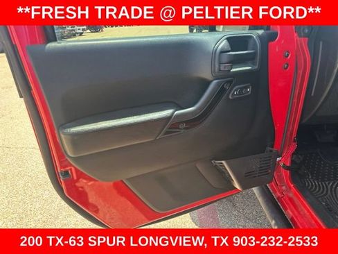 Used 2015 Jeep Wrangler Unlimited Sahara AWD/4WD image 6