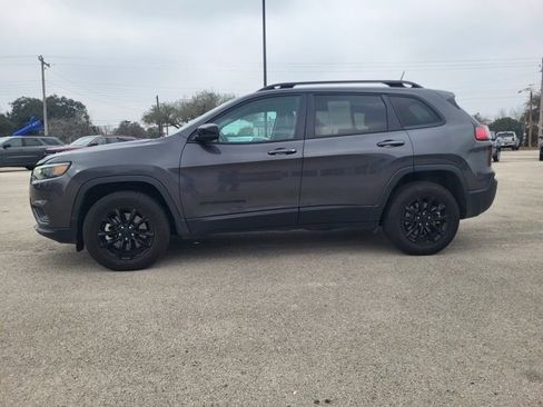 Used 2023 Jeep Cherokee Altitude Lux image 2