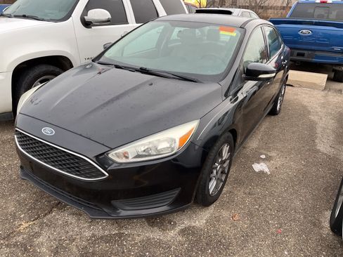 Used 2015 Ford Focus SE image 2