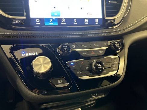 New 2026 Chrysler Pacifica Select image 23