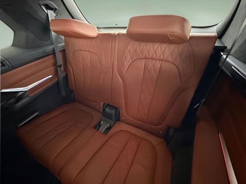 Used 2021 BMW X7 M50i w/ Dynamic Handling Package image 42