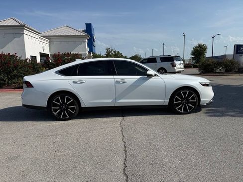Used 2024 Honda Accord Touring image 8