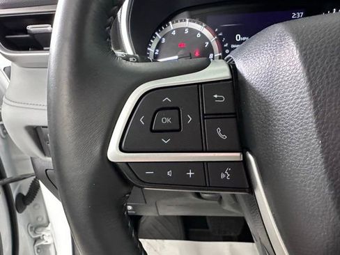 Used 2023 Toyota Highlander XLE AWD/4WD image 27