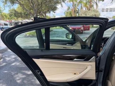 Used 2019 BMW 530e RWD image 22