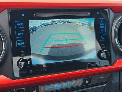 Used 2017 Toyota Tacoma TRD Off-Road AWD/4WD image 19
