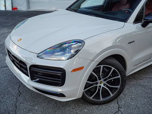 Used 2021 Porsche Cayenne Turbo S AWD/4WD image 2