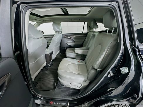 Used 2022 Toyota Highlander Platinum image 30