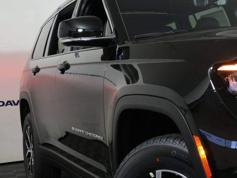 New 2025 Jeep Grand Cherokee L Limited w/ Luxury Tech Group II AWD/4WD image 3