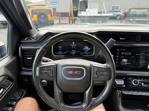 Used 2024 GMC Sierra 2500 AT4 w/ AT4 Premium Plus Package AWD/4WD image 15