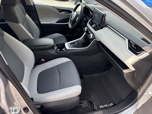 Used 2020 Toyota RAV4 XLE image 29