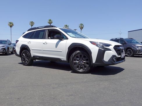 Certified 2025 Subaru Outback Onyx Edition AWD/4WD image 4