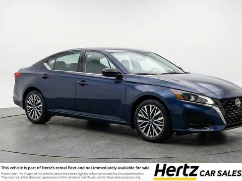 Used 2025 Nissan Altima 2.5 SV image 1