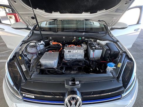 Used 2019 Volkswagen e-Golf SE w/ Driver Assistance Package image 20