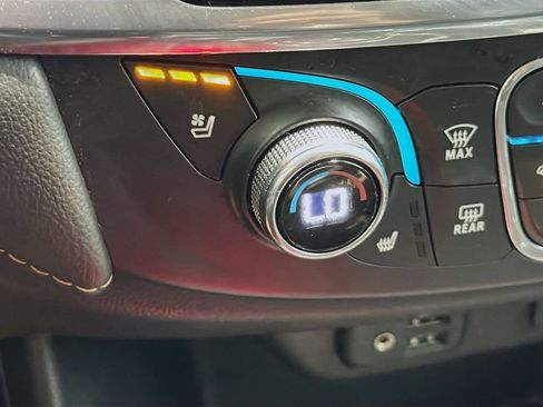 Used 2020 Chevrolet Traverse Premier FWD image 22