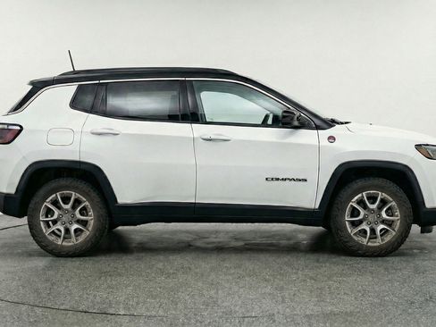 Used 2025 Jeep Compass Trailhawk AWD/4WD image 11