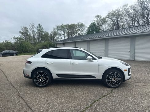 Certified 2026 Porsche Macan AWD/4WD image 5