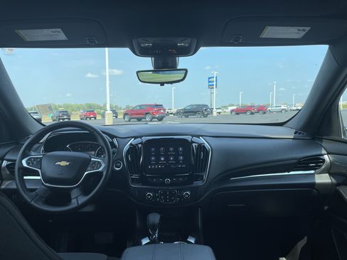 Used 2023 Chevrolet Traverse LT w/ Rear Camera Mirror Package AWD/4WD image 17
