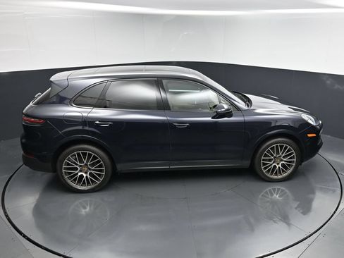 Used 2022 Porsche Cayenne AWD/4WD image 22
