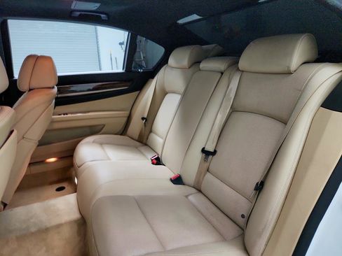 Used 2015 BMW 750Li image 23