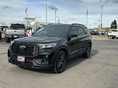 Certified 2025 Ford Explorer ST image 8