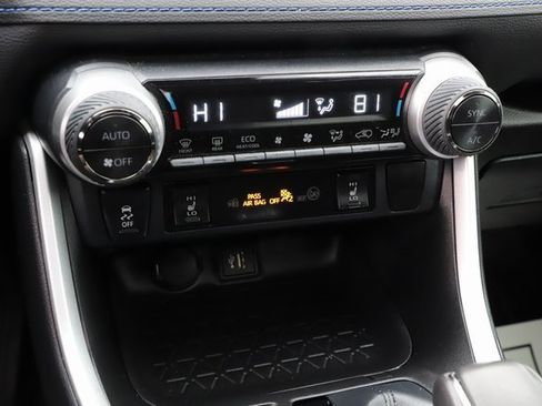 Used 2023 Toyota RAV4 SE image 30