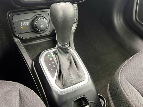 Certified 2023 Jeep Renegade Latitude image 24