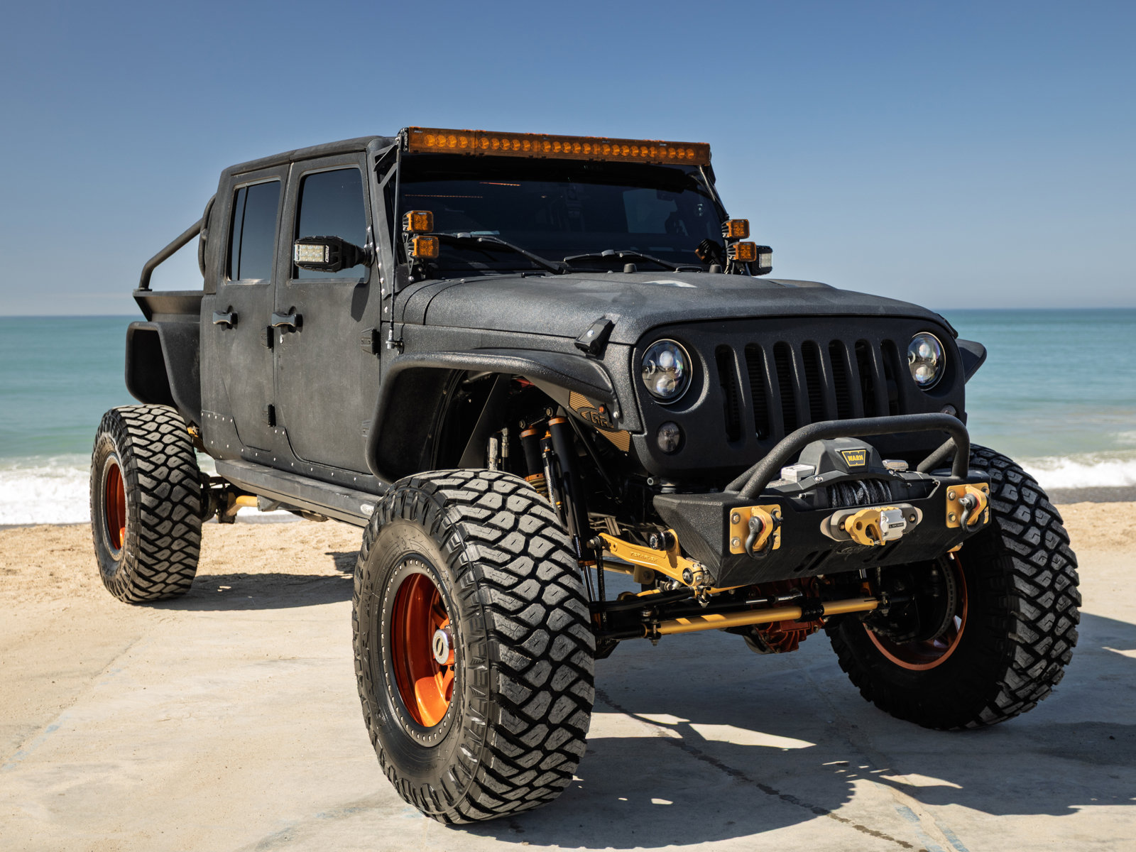 Used 2014 Jeep Wrangler Unlimited Rubicon w/ Connectivity Group AWD/4WD image 4