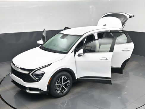 Certified 2024 Kia Sportage EX image 57