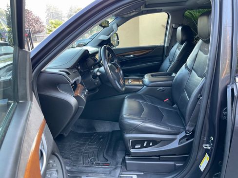 Used 2017 Cadillac Escalade ESV Premium Luxury image 9