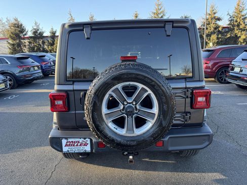 Used 2018 Jeep Wrangler Unlimited Sahara w/ Dual Top Group image 5