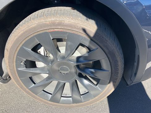 Used 2022 Tesla Model Y Long Range image 9