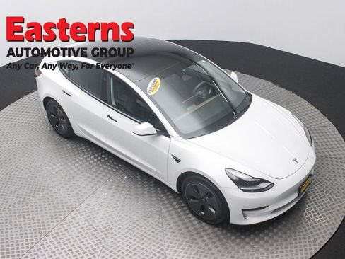 Used 2023 Tesla Model 3 Standard Range image 3