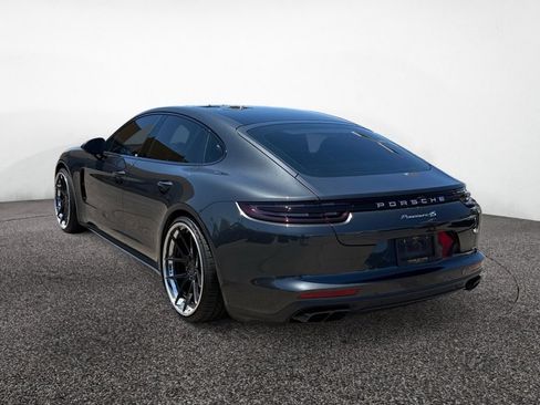 Used 2018 Porsche Panamera RWD image 3