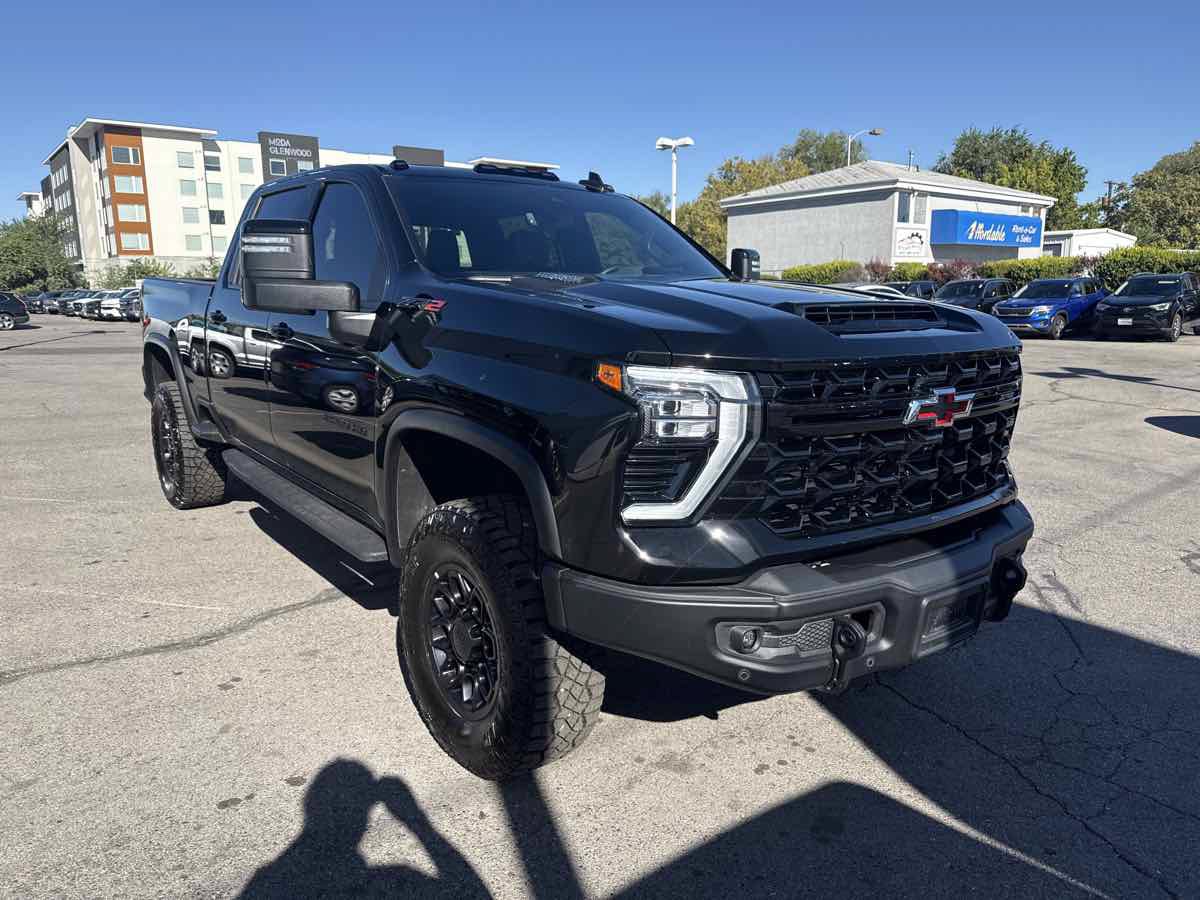 Used 2025 Chevrolet Silverado 2500 ZR2 w/ ZR2 Bison Edition AWD/4WD image 4