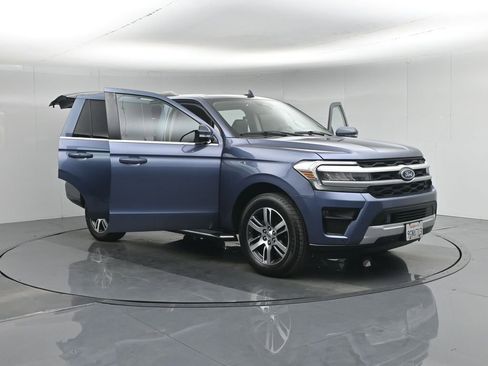Used 2023 Ford Expedition XLT image 43