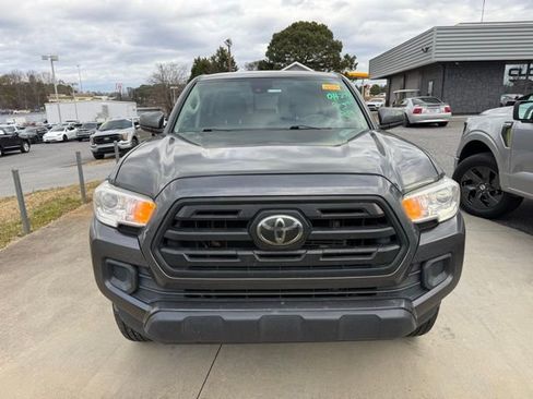 Used 2019 Toyota Tacoma SR image 3