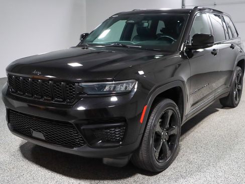 Used 2022 Jeep Grand Cherokee Altitude image 31