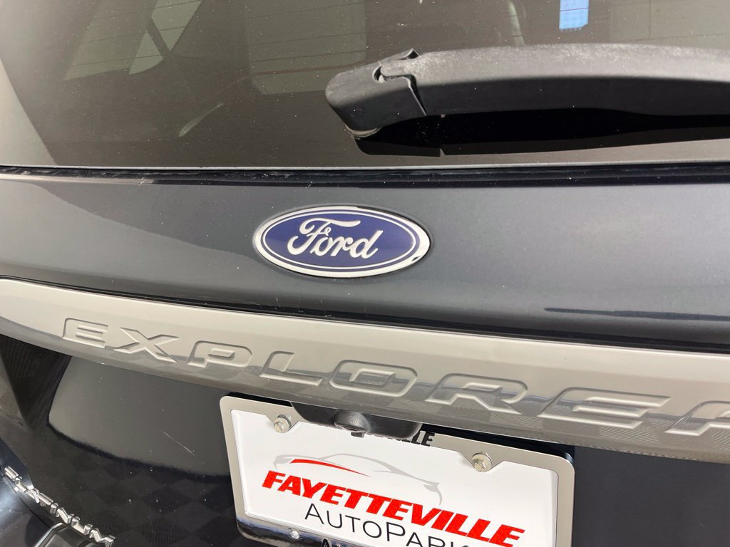 Used 2022 Ford Explorer Platinum w/ Equipment Group 601A AWD/4WD image 12