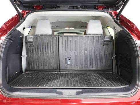 Used 2024 Toyota Highlander Limited AWD/4WD image 29