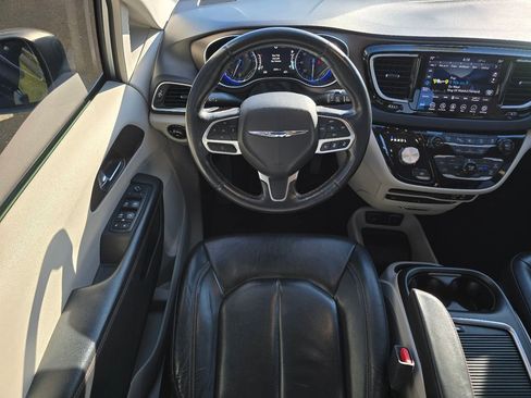 Used 2019 Chrysler Pacifica Touring-L Plus w/ Advanced Safetytec Group FWD image 33