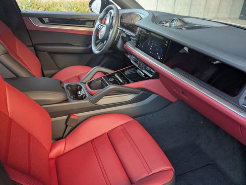 New 2026 Porsche Cayenne S image 26